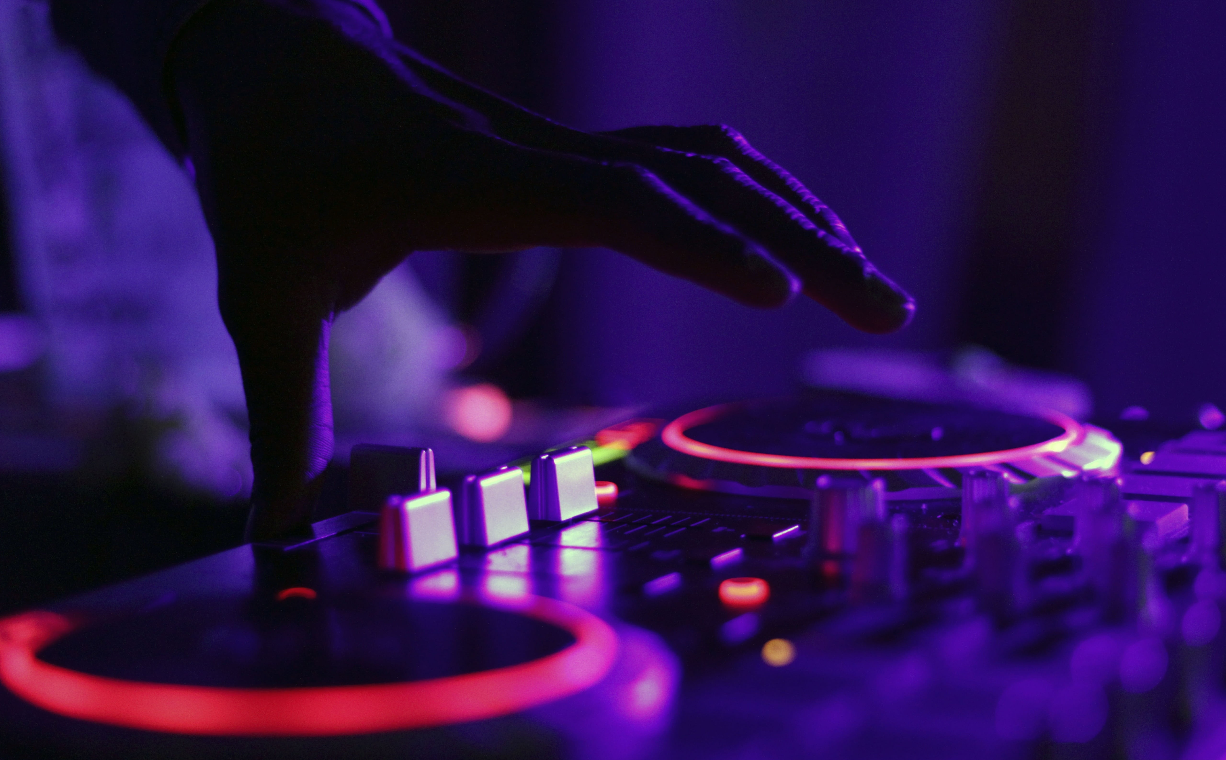 Live DJ Night